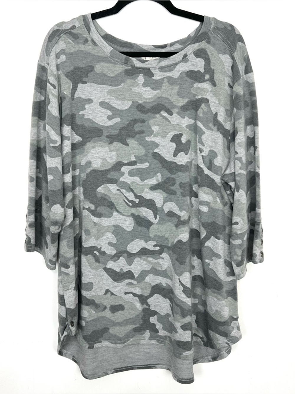 49. Jane & Delancey Sweatshirt Camo Grey Button Accent 3/4 Sleeve 2X